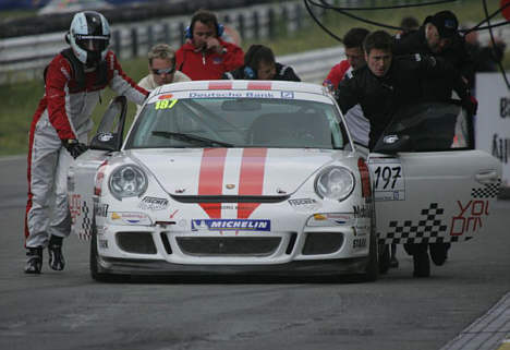 Christoffer Nygaard kiggede længe efter teamkollega Maximilan Werndl inden han kom tilbage til pitten med Porsche raceren.